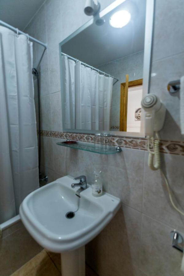 מארבלה Hostal San Ramon מראה חיצוני תמונה